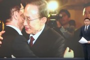 江山李明博、朴槿惠给金文洙打气 鼓励其争取赢得韩国大选